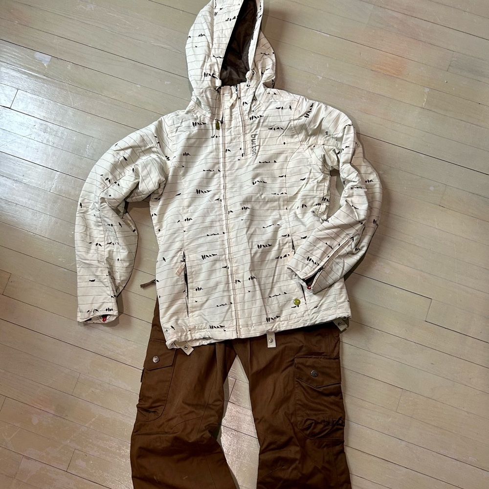 Womens Burton ski jacket & Burton ski pants off white and brown